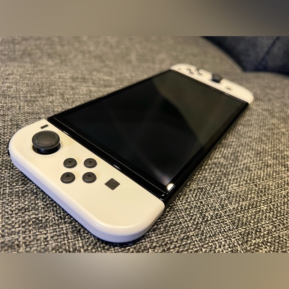 OLED Nintendo Switch - Picture 2 of 4